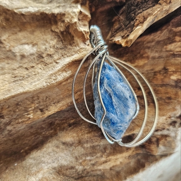 Kyanite pendant wire wrapped handmade silver tone - Picture 2 of 4